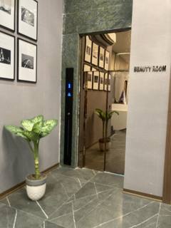 تصویر 2: درب طبقه آسانسور هتل پرستیژ